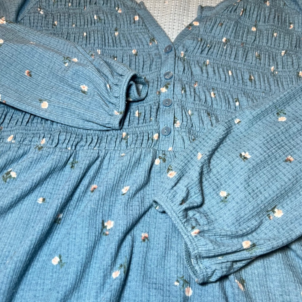 Torrid Womens 1 Plus Size Blue Floral Waffle Knit Smocked Top Henley Babydoll - Picture 8 of 11